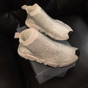 Beautiful worn once white glitter bootie size 8.5